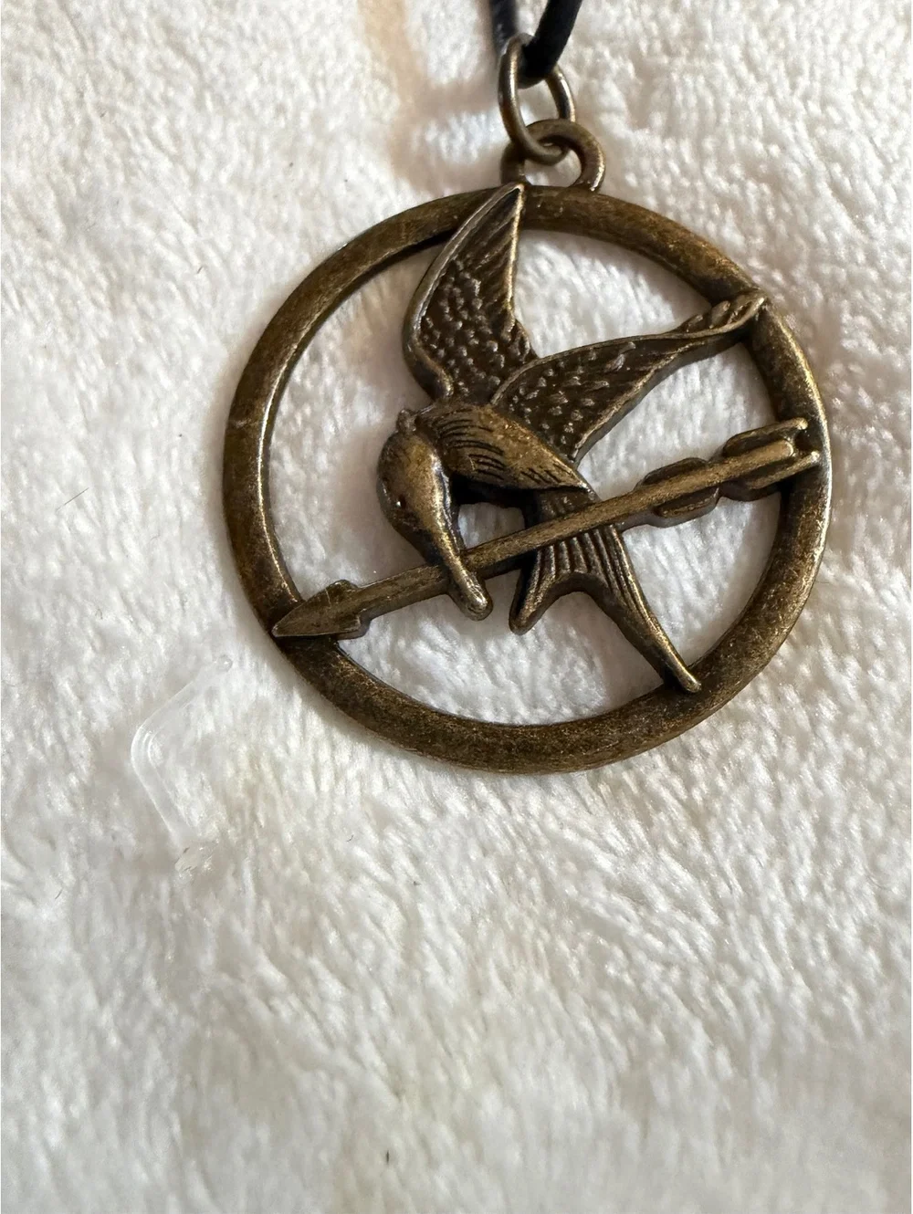 NECA Hunger Games Mockingjay pendant necklace brass medallion black leather cord